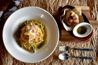 生ハムとアスパラのレモンクリームパスタ